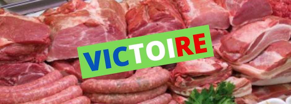 Image d'un étalage de viande de boucherie avec un panneau "VICTOIRE: